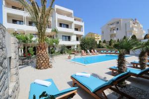 Family friendly apartments with a swimming pool Novalja, Pag - 14394