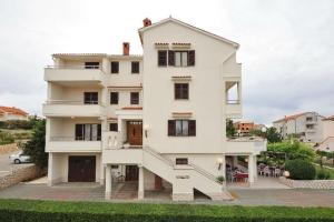 Family friendly apartments with a swimming pool Novalja, Pag - 14396