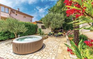 Apartments with parking space Rijeka - 14403