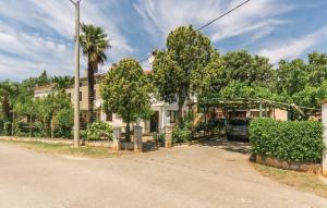 Apartments with a parking space Novigrad - 14408 