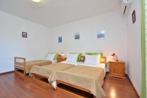 Apartments with a parking space Vinisce, Trogir - 14407