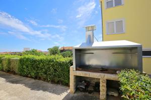 Apartments with a parking space Sukosan, Zadar - 14419