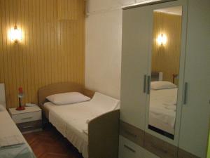 Apartments with parking space Supetar, Brac - 14426