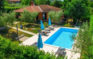 Family friendly house with a swimming pool Sveti Lovrec, Central Istria - Sredisnja Istra - 14432 - 3hvězdičkové hotely ve městě Sveti Lovreč Pazenatički