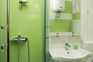 Apartments by the sea Krilo Jesenice, Omis - 14459