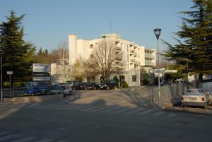 Rooms with a parking space Sinj, Zagora - 14466