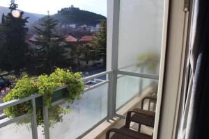 Rooms with a parking space Sinj, Zagora - 14466