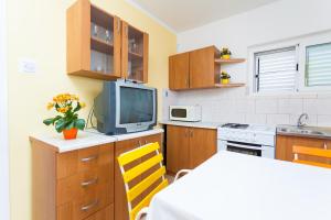 Family friendly house with a swimming pool Cove Stratincica, Korcula - 14472