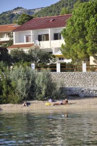 Apartments by the sea Barbat, Rab - 14512 