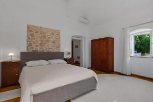 Seaside house with a swimming pool Sutivan, Brac - 16300