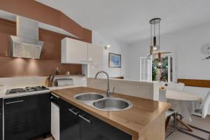 Seaside house with a swimming pool Sutivan, Brac - 16300