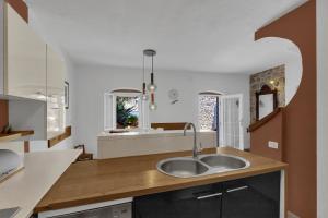 Seaside house with a swimming pool Sutivan, Brac - 16300