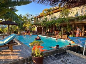 Jungle Boss Travel Lodge