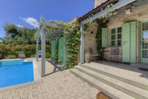 Luxury villa with a swimming pool Liznjan, Medulin - 16329