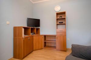 Two-Bedroom Apartment with Terrace and Sea View room in Family friendly apartments with a swimming pool Palit Rab - 16330