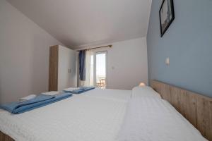 Family-friendly apartments with swimming pool Palit, Rab - 16330