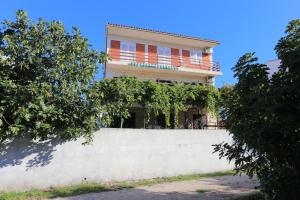 Apartments with a parking space Kastel Stari, Kastela - 16344