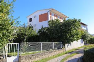 Apartments with a parking space Kastel Stari, Kastela - 16344