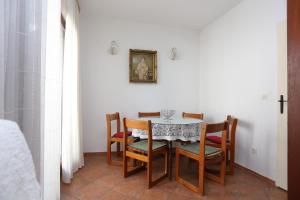 Apartments by the sea Slatine, Ciovo - 16345