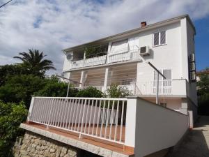 Apartments by the sea Rab - 16359