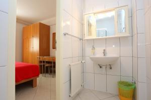 Apartments by the sea Duce, Omis - 16406