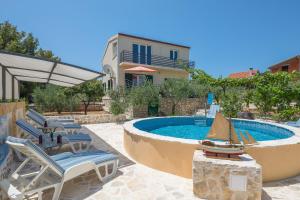 Holiday house with a swimming pool Rogac, Solta - 16444 