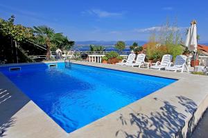 Family friendly apartments with a swimming pool Lovran, Opatija - 14178