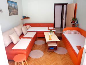 Apartments by the sea Podgora, Makarska - 16476