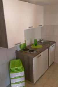 Apartments with parking space Supetar, Brac - 16445