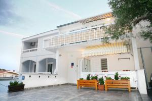 Apartments with a parking space Baska Voda, Makarska - 16517