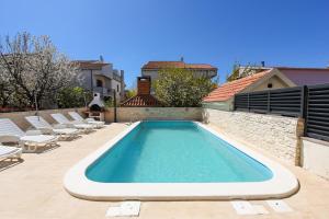 Family friendly apartments with a swimming pool Zadar - Diklo, Zadar - 16493