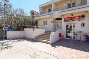 Family friendly apartments with a swimming pool Zadar - Diklo, Zadar - 16493