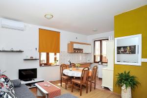 Apartments with WiFi Zadar 16529