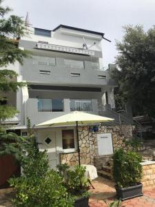 Apartments with a parking space Mandre, Pag - 16499 