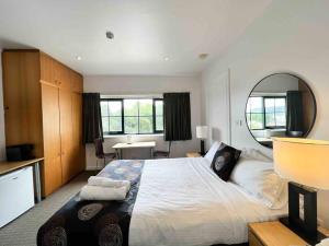 Studio 431247 gouger st ex hotel room in city