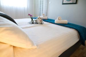 Family-friendly apartments with swimming pool Kali, Ugljan - 14116