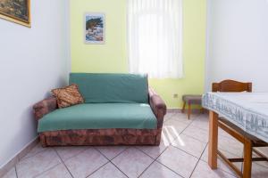 Apartments with parking space Rab - 14120