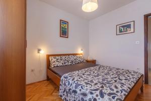 Apartments with parking space Rovinj - 14153