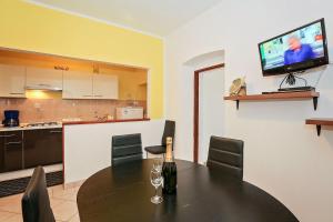 Apartments with parking space Vrsar, Porec - 14164