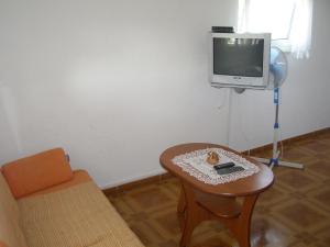 Apartments with a parking space Vir - 14213