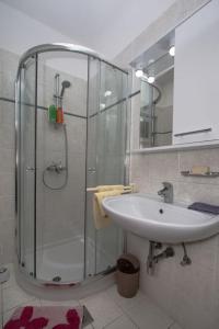 Family-friendly apartments with swimming pool Verunic, Dugi otok - 14286