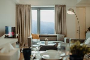 SOPHIAS HOME - CITY and HILL VIEW 3BR at 218 Tropicana Macalister with Netflix & TV Box