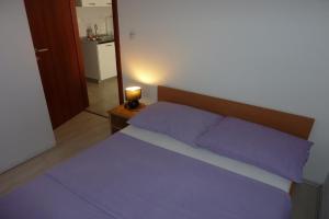 Apartments with a parking space Vir - 14389