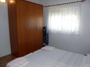 Apartments with a parking space Barbat, Rab - 14390