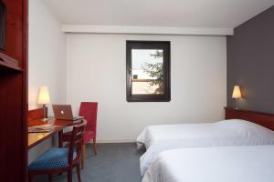 Hotels Logis hotel du Beffroi Gravelines Dunkerque : Chambre Lits Jumeaux