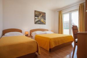 Apartments with parking space Tucepi, Makarska - 14457