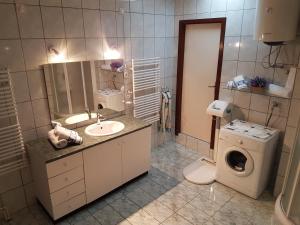 Apartments by the sea Zavalatica, Korcula - 14498