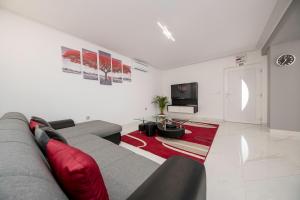 Family-friendly apartments with swimming pool Palit, Rab - 16330