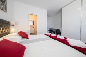 Family-friendly apartments with swimming pool Palit, Rab - 16330