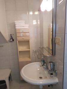 Apartments with parking space Makarska - 16521